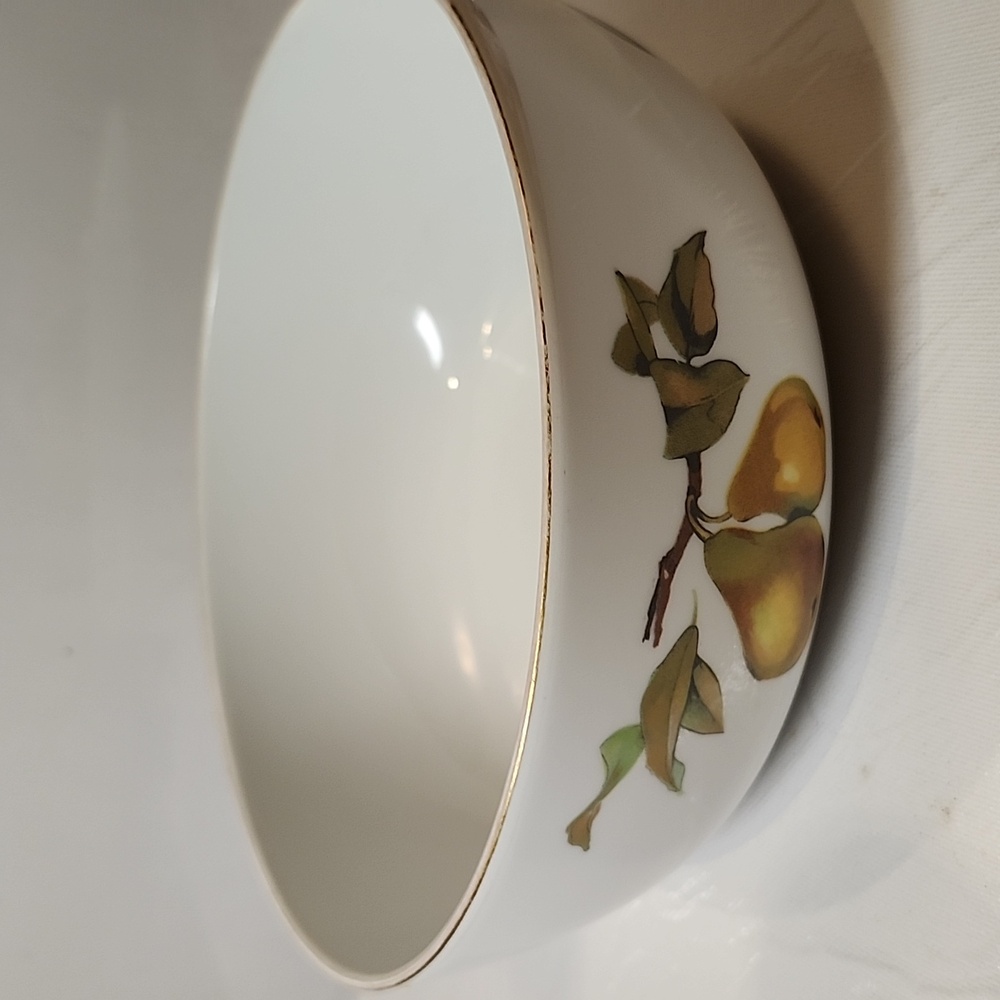 Royal worcester evesham gold trim round serving bowl 8"×3"